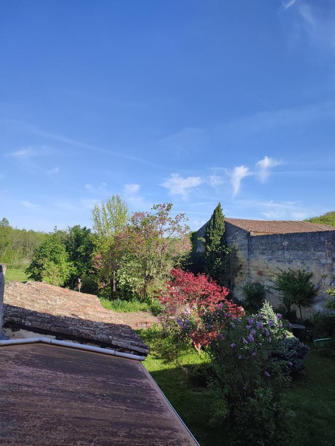 Celine Et Jose Apartment Cubzac-les-Ponts Exterior photo